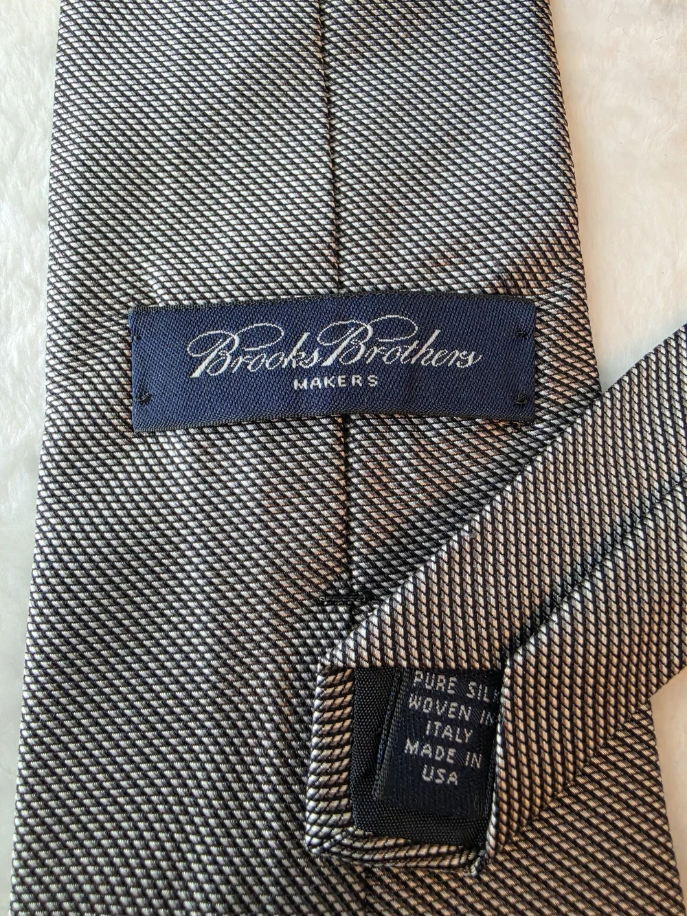 Brooks Brothers Makers Men's Silk Necktie Black Grey Geometric Textured Look Tie